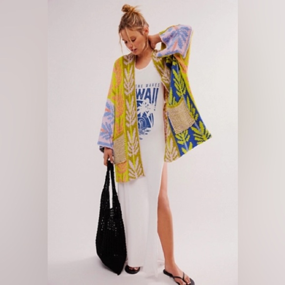 Free People
Mallorca Cardi - Picture 9 of 9
